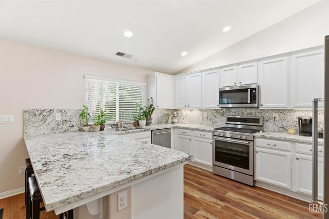 506 Baltimore Drive, Bakersfield, CA 93312