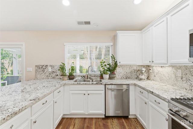 506 Baltimore Drive, Bakersfield, CA 93312