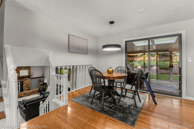 2074 Ridgemont Street, Commerce Charter Township, MI 48382