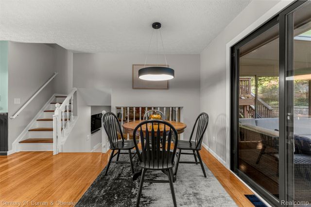 2074 Ridgemont Street, Commerce Charter Township, MI 48382