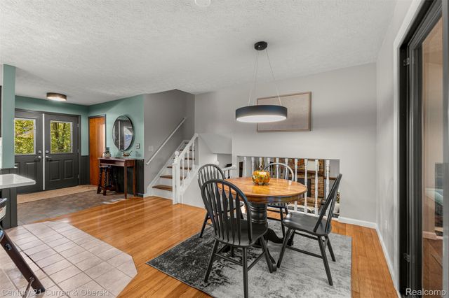 2074 Ridgemont Street, Commerce Charter Township, MI 48382