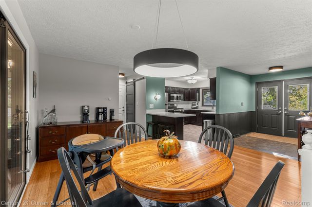 2074 Ridgemont Street, Commerce Charter Township, MI 48382