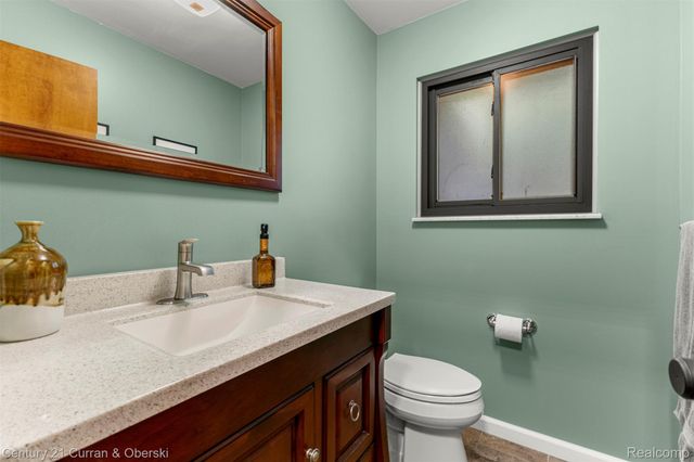 2074 Ridgemont Street, Commerce Charter Township, MI 48382