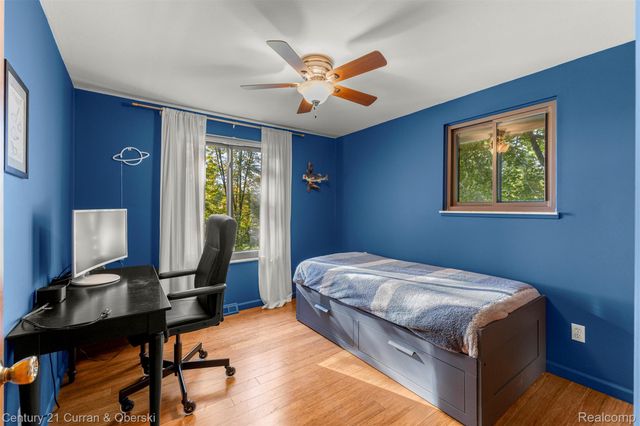2074 Ridgemont Street, Commerce Charter Township, MI 48382