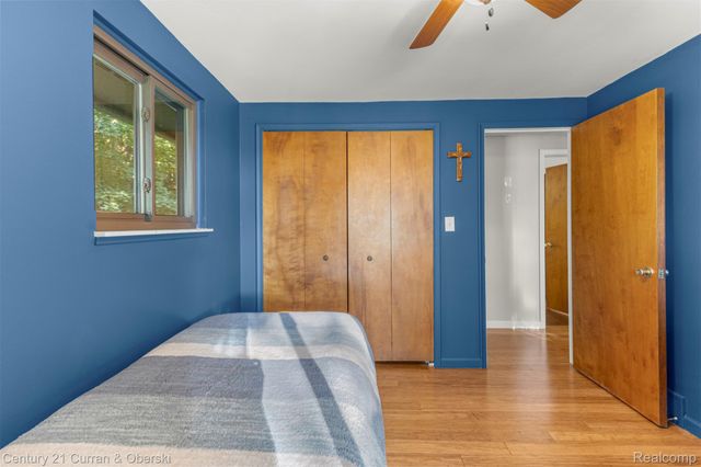 2074 Ridgemont Street, Commerce Charter Township, MI 48382