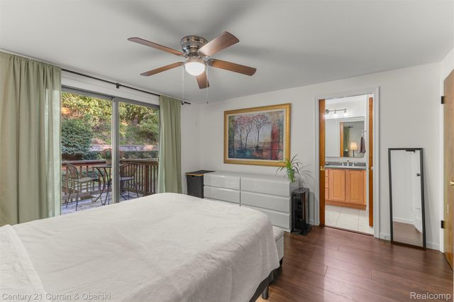 2074 Ridgemont Street, Commerce Charter Township, MI 48382