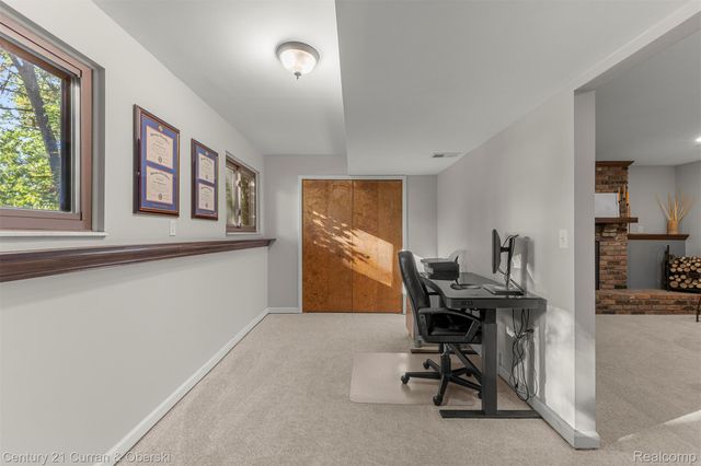 2074 Ridgemont Street, Commerce Charter Township, MI 48382