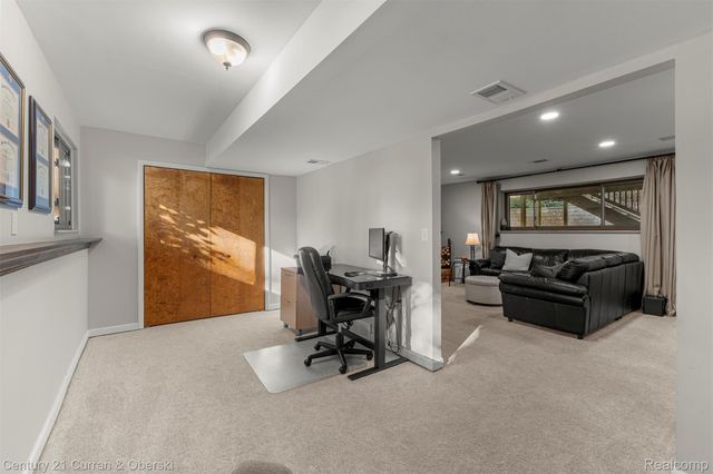 2074 Ridgemont Street, Commerce Charter Township, MI 48382