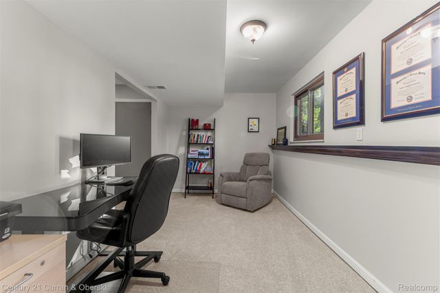 2074 Ridgemont Street, Commerce Charter Township, MI 48382