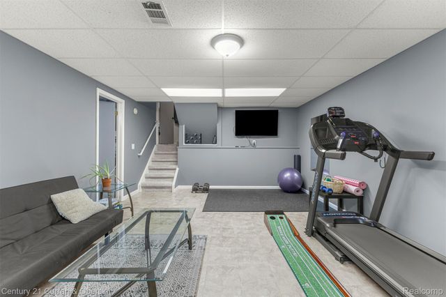 2074 Ridgemont Street, Commerce Charter Township, MI 48382