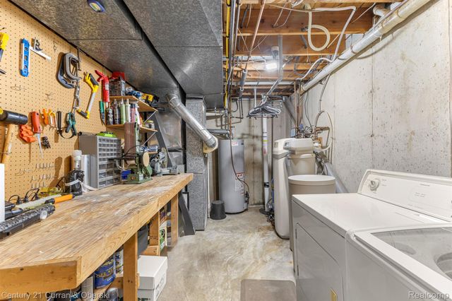 2074 Ridgemont Street, Commerce Charter Township, MI 48382