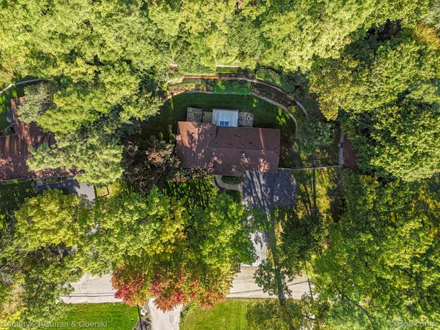 2074 Ridgemont Street, Commerce Charter Township, MI 48382