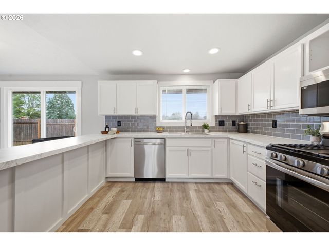 2817 Se 151ST Ave, Portland, OR 97236
