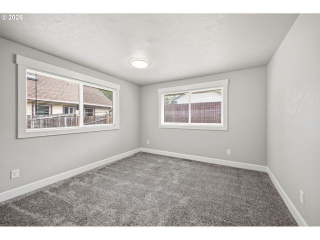 2817 Se 151ST Ave, Portland, OR 97236
