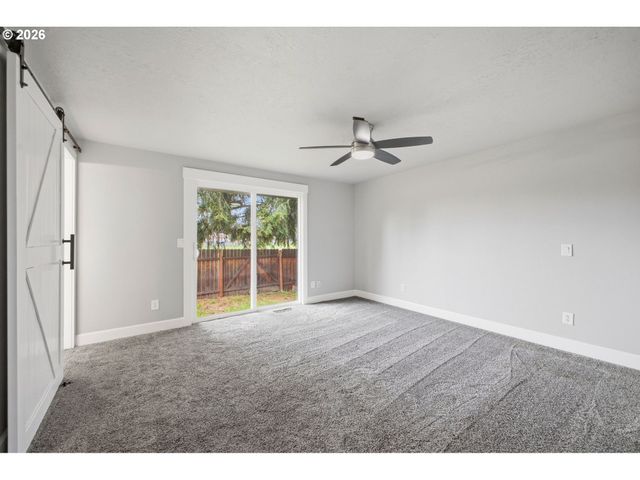 2817 Se 151ST Ave, Portland, OR 97236