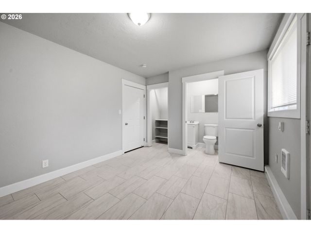 2817 Se 151ST Ave, Portland, OR 97236