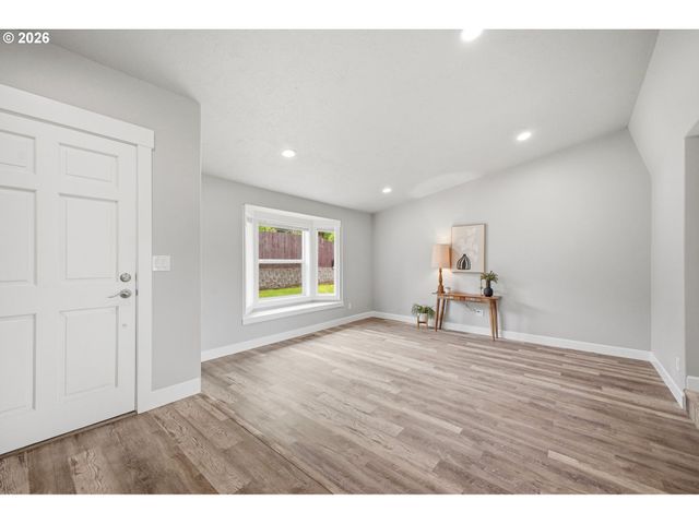 2817 Se 151ST Ave, Portland, OR 97236