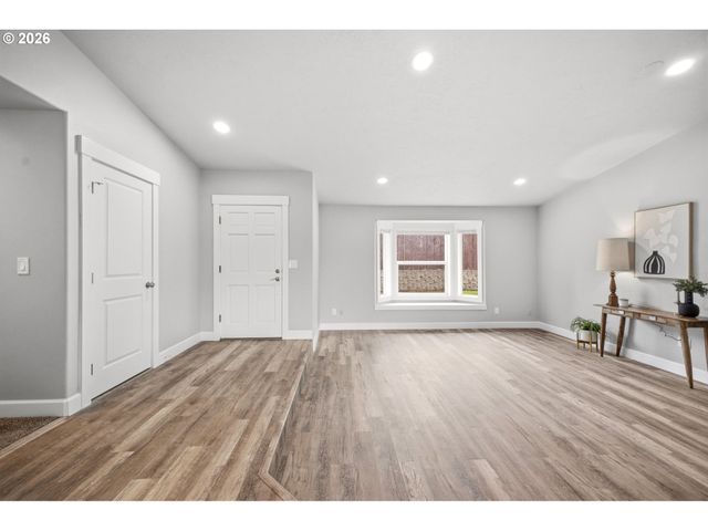 2817 Se 151ST Ave, Portland, OR 97236