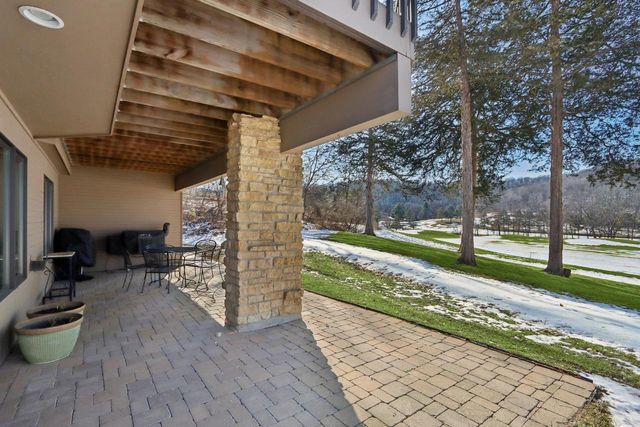 106 Aspen Glen Drive, Spring Green, WI 53588