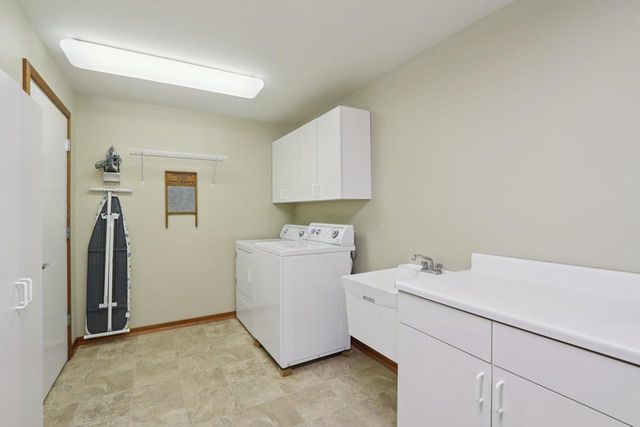 106 Aspen Glen Drive, Spring Green, WI 53588