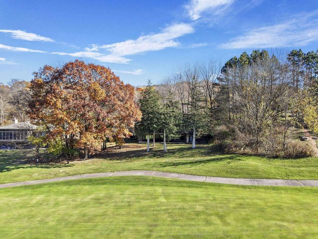 106 Aspen Glen Drive, Spring Green, WI 53588