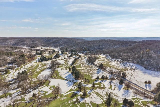 106 Aspen Glen Drive, Spring Green, WI 53588