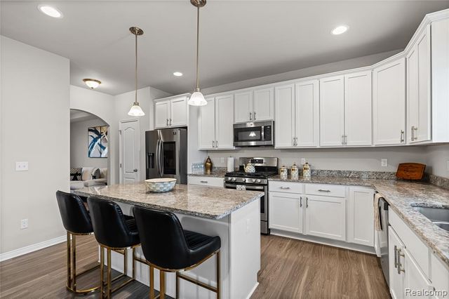 320 Hidden River E, Holly, MI 48442