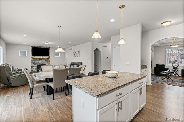 320 Hidden River E, Holly, MI 48442