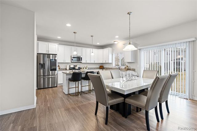 320 Hidden River E, Holly, MI 48442