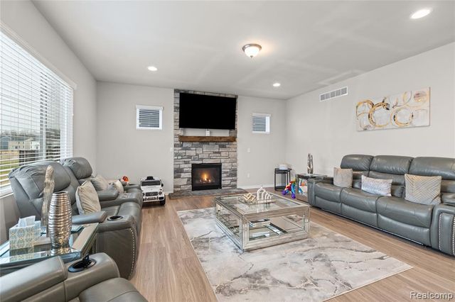 320 Hidden River E, Holly, MI 48442