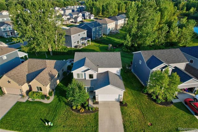 320 Hidden River E, Holly, MI 48442