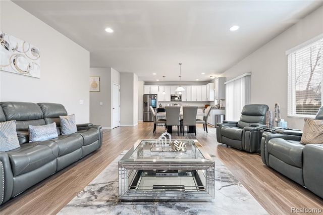 320 Hidden River E, Holly, MI 48442