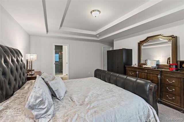 320 Hidden River E, Holly, MI 48442