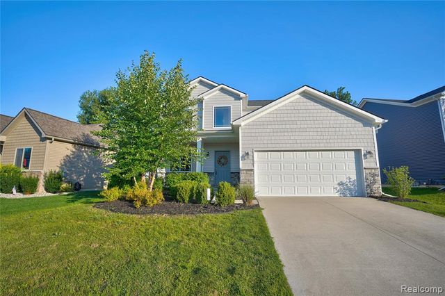 320 Hidden River E, Holly, MI 48442