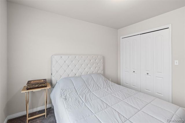 320 Hidden River E, Holly, MI 48442