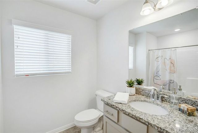 320 Hidden River E, Holly, MI 48442