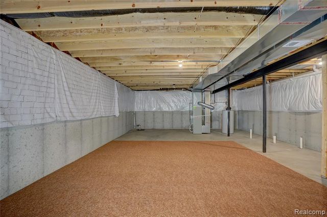 320 Hidden River E, Holly, MI 48442