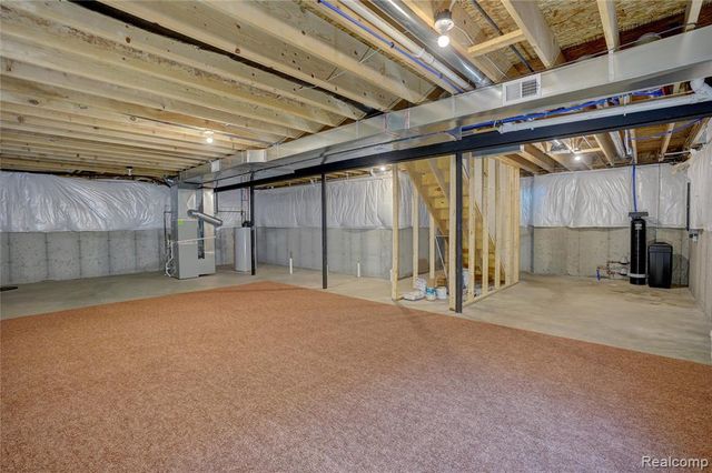 320 Hidden River E, Holly, MI 48442