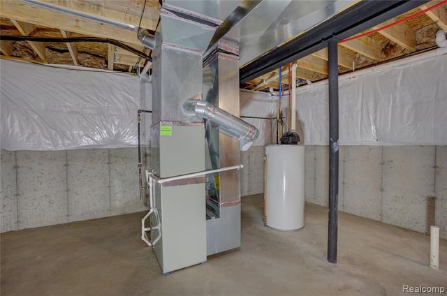 320 Hidden River E, Holly, MI 48442