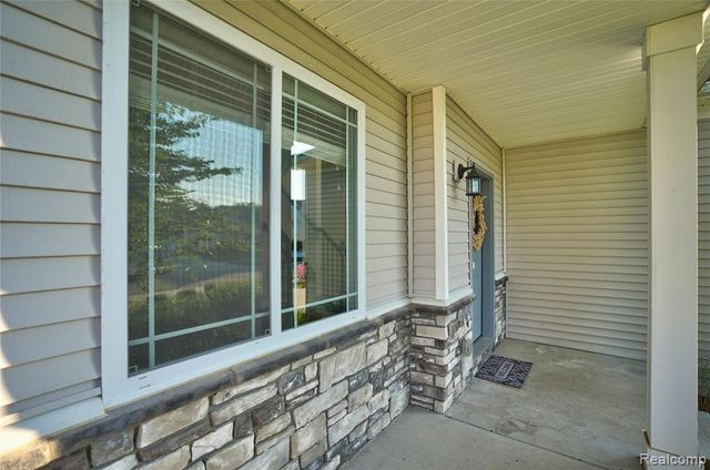 320 Hidden River E, Holly, MI 48442