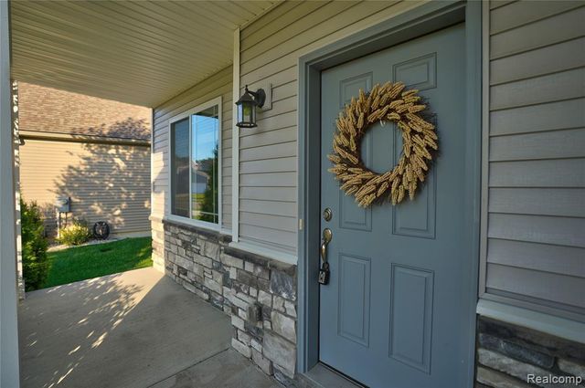 320 Hidden River E, Holly, MI 48442