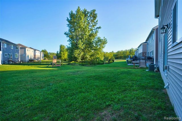 320 Hidden River E, Holly, MI 48442