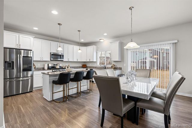 320 Hidden River E, Holly, MI 48442