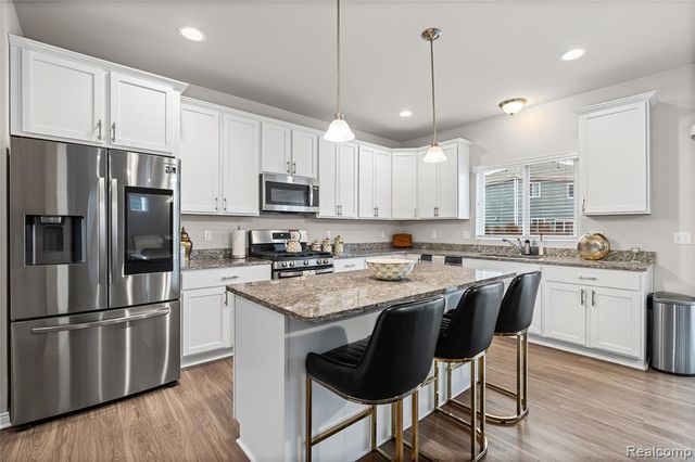 320 Hidden River E, Holly, MI 48442