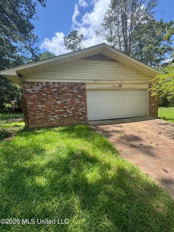 1975 Teakwood Drive, Jackson, MS 39212
