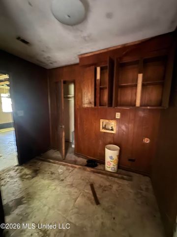 1975 Teakwood Drive, Jackson, MS 39212