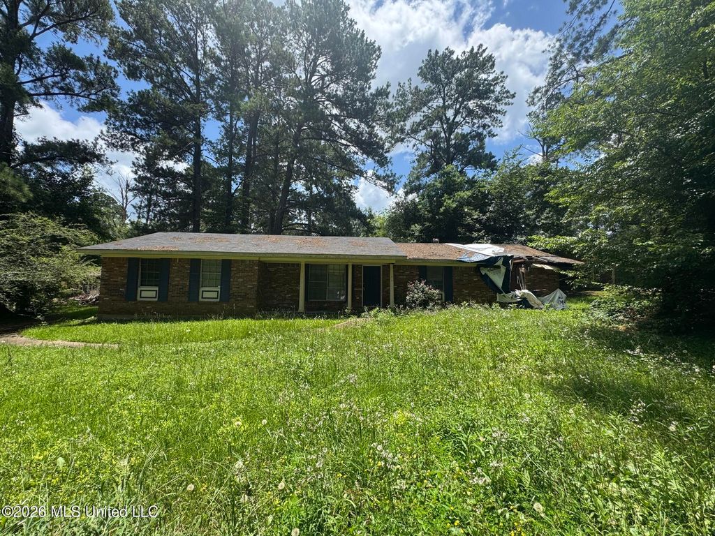 1975 Teakwood Drive, Jackson, MS 39212