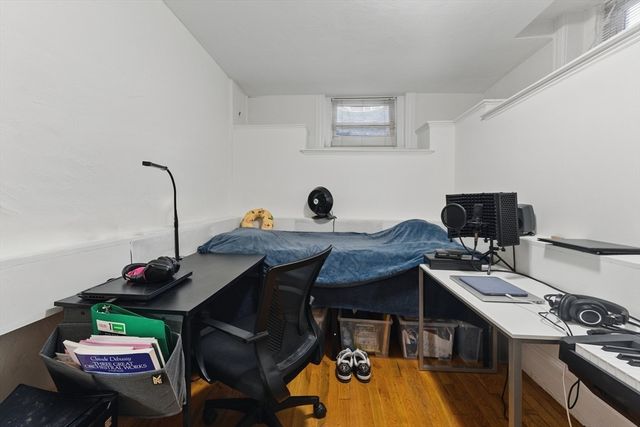 16 Garrison Rd 7, Brookline, MA 02445