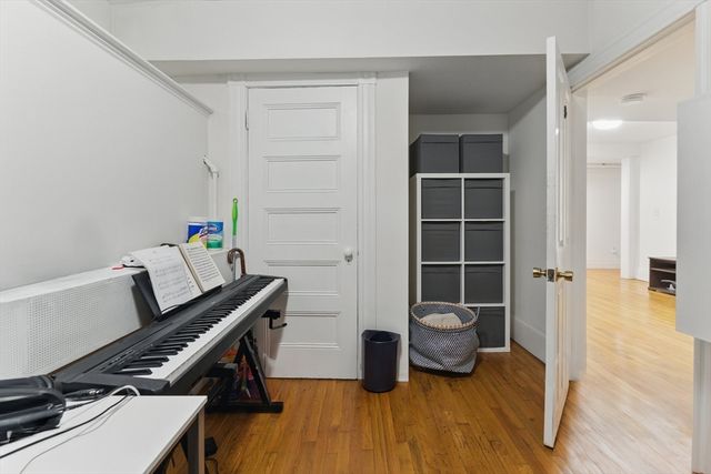 16 Garrison Rd 7, Brookline, MA 02445