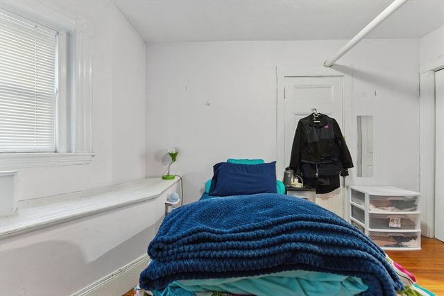 16 Garrison Rd 7, Brookline, MA 02445